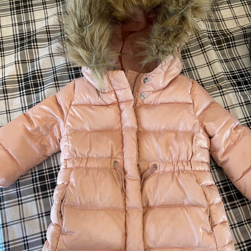 Toddler girls Gap Down puffer coat with fur hood